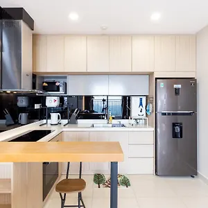 Home, Cosy&luxury - 5mins To Airport, Free Pool&gym, Airport Pick Up Service Apartment